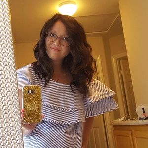 Meet your Posher, Hilary